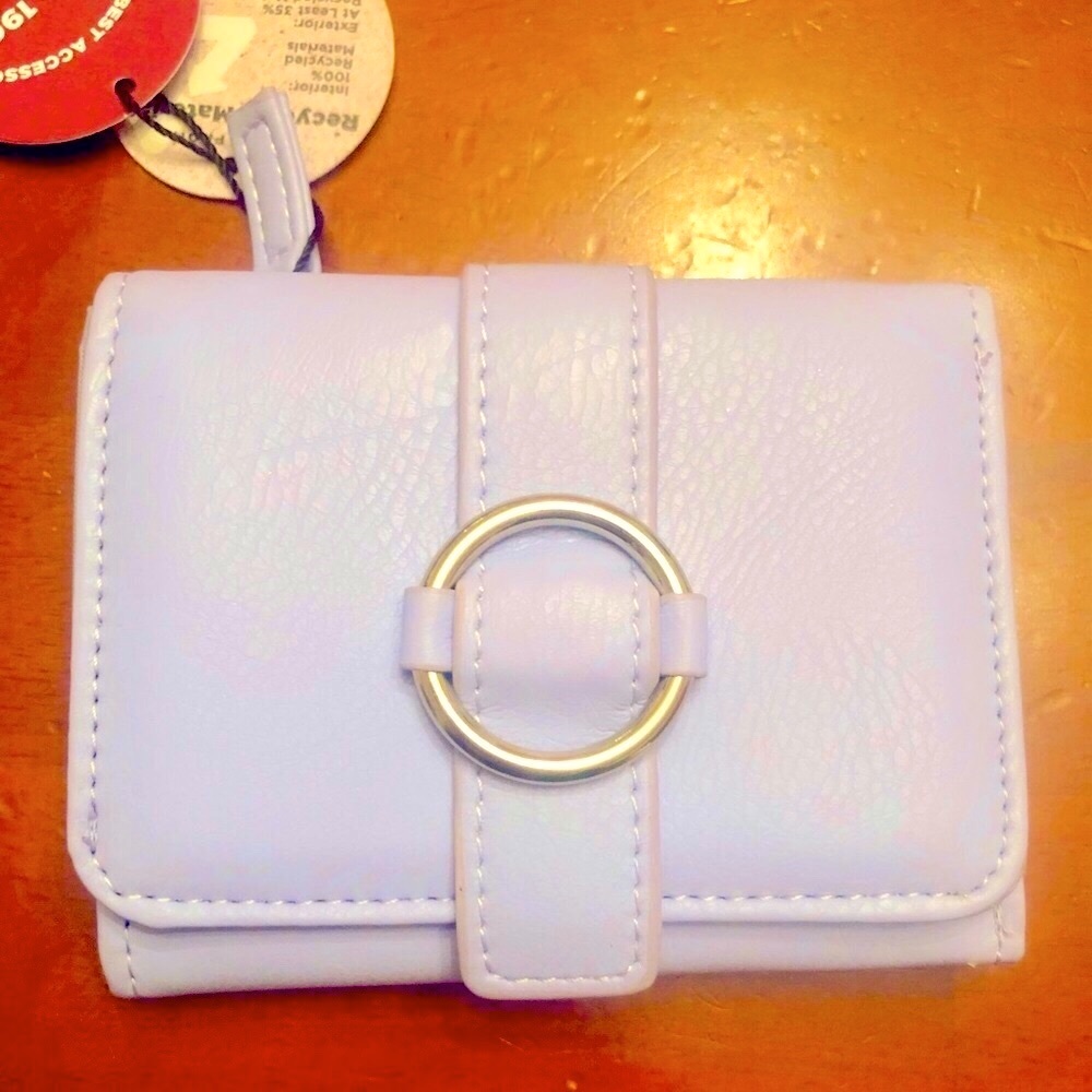Mundi Purple Wallet… Women’s. Small. Super Cute! Perfect for Spring/Summer 🌸